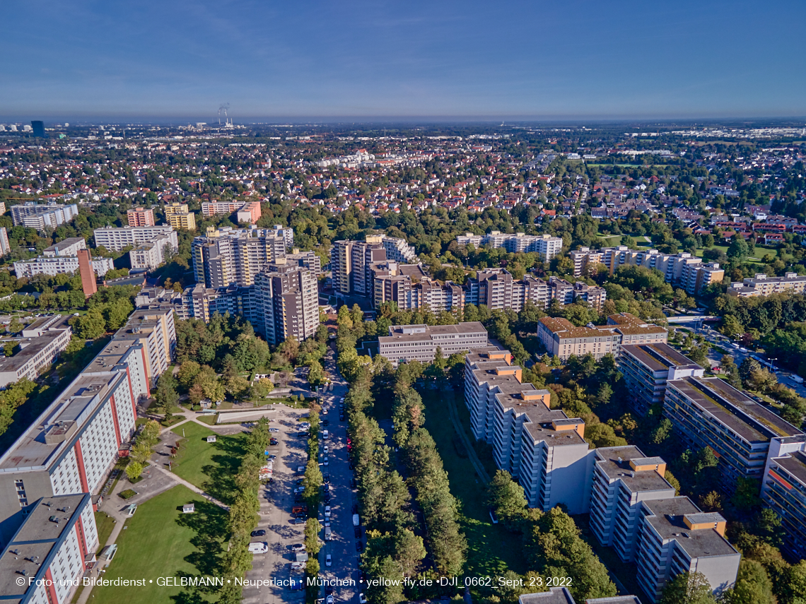 23.09.2022 - Karl-Marx-Ring 53-53c und Studentenwohnheim und Marx-Zentrum in Neuperlach